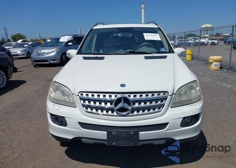 2008 Mercedes-Benz Ml 350 4Matic z USA, uszkodzony, nr VIN 4JGBB86E38A401726